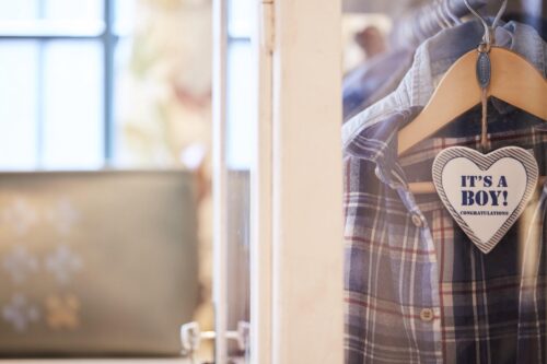 Blauwe keramische Riverdale 'It's a boy' hartvormige hangers - Afbeelding 2
