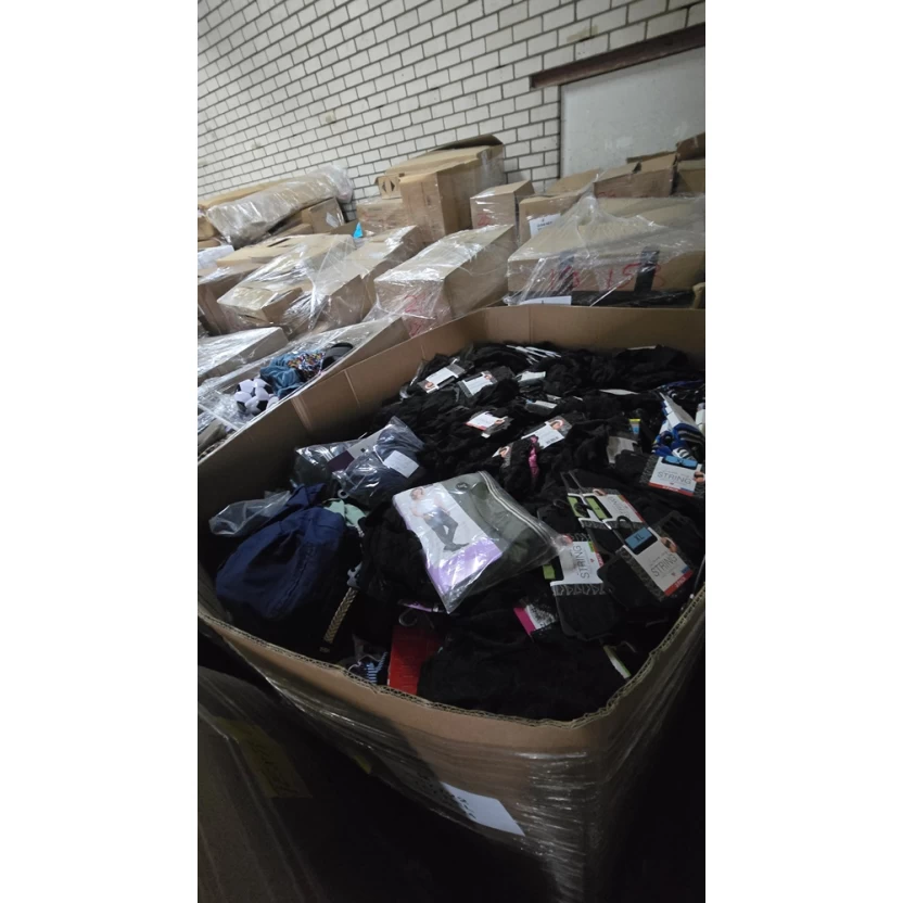 176KG textile mix pallet €3.00 per KG - Image 19