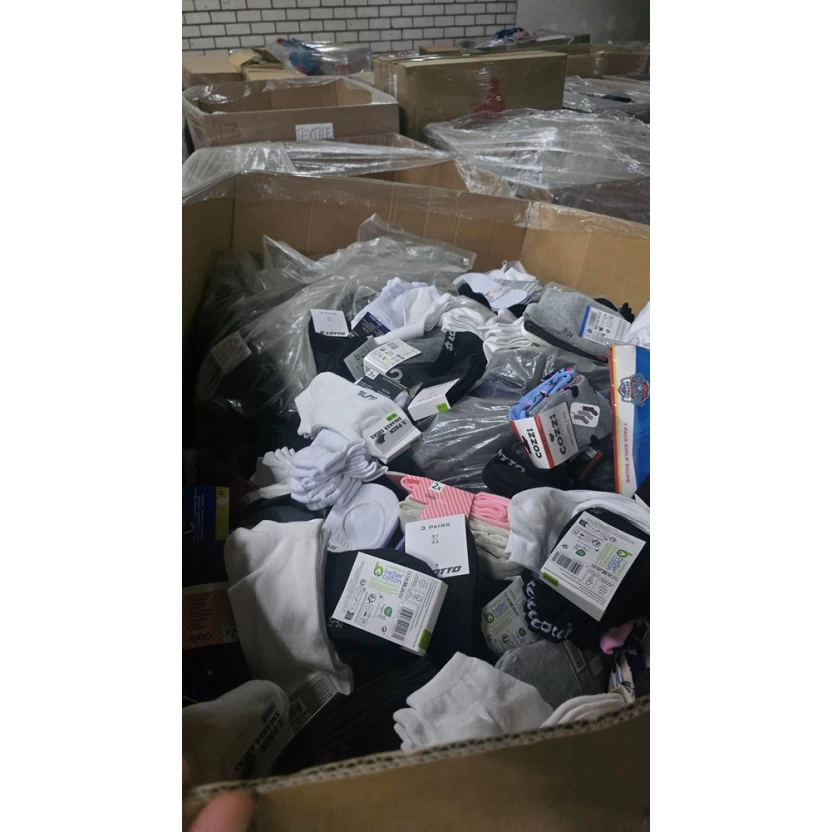 176KG textile mix pallet €3.00 per KG - Image 20