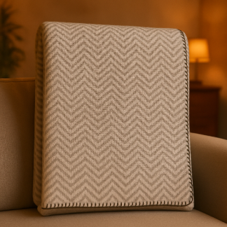 Two colour assortment 'The Cocoo Club' soft plaids 150x130cm