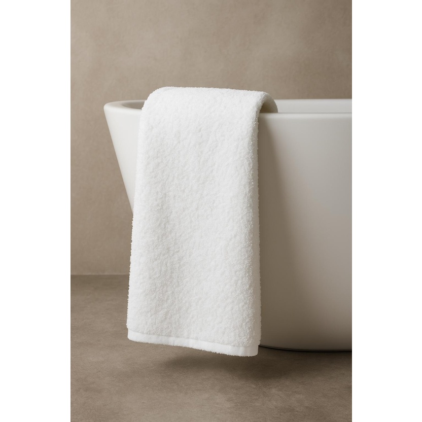 White bath towels 70x143cm – 520GSM - Image 4