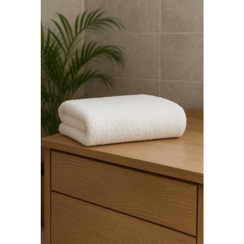 White bath towels 70x140cm – 469GSM - Image 4