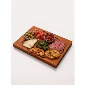 Donkerbruine houten serveerplanken met decoratieve gefreesde wolk