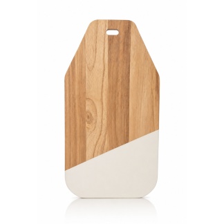 Houten serveerplanken met witte accenten