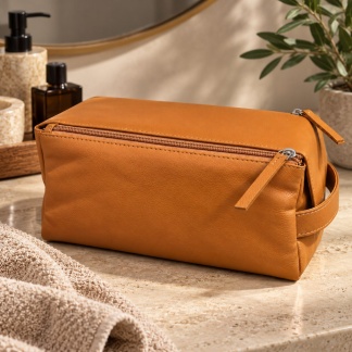 Toilettassen van echt leer in cognacbruin met dubbele ritssluiting – 25 × 14 cm