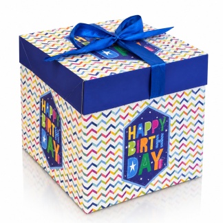 Geschenkdozen met 'Happy Birthday'-design & satijnen strik – 16 × 16 cm