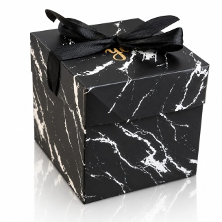 Geschenkdozen met marmerlook en satijnen strik – 10,5 x 10,5 cm